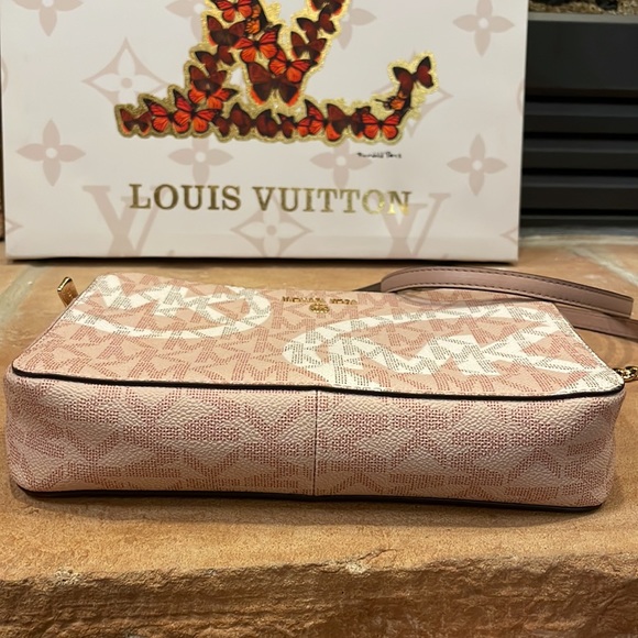 Michael Kors Pink Jet Set Crossbody - Picture 7 of 8